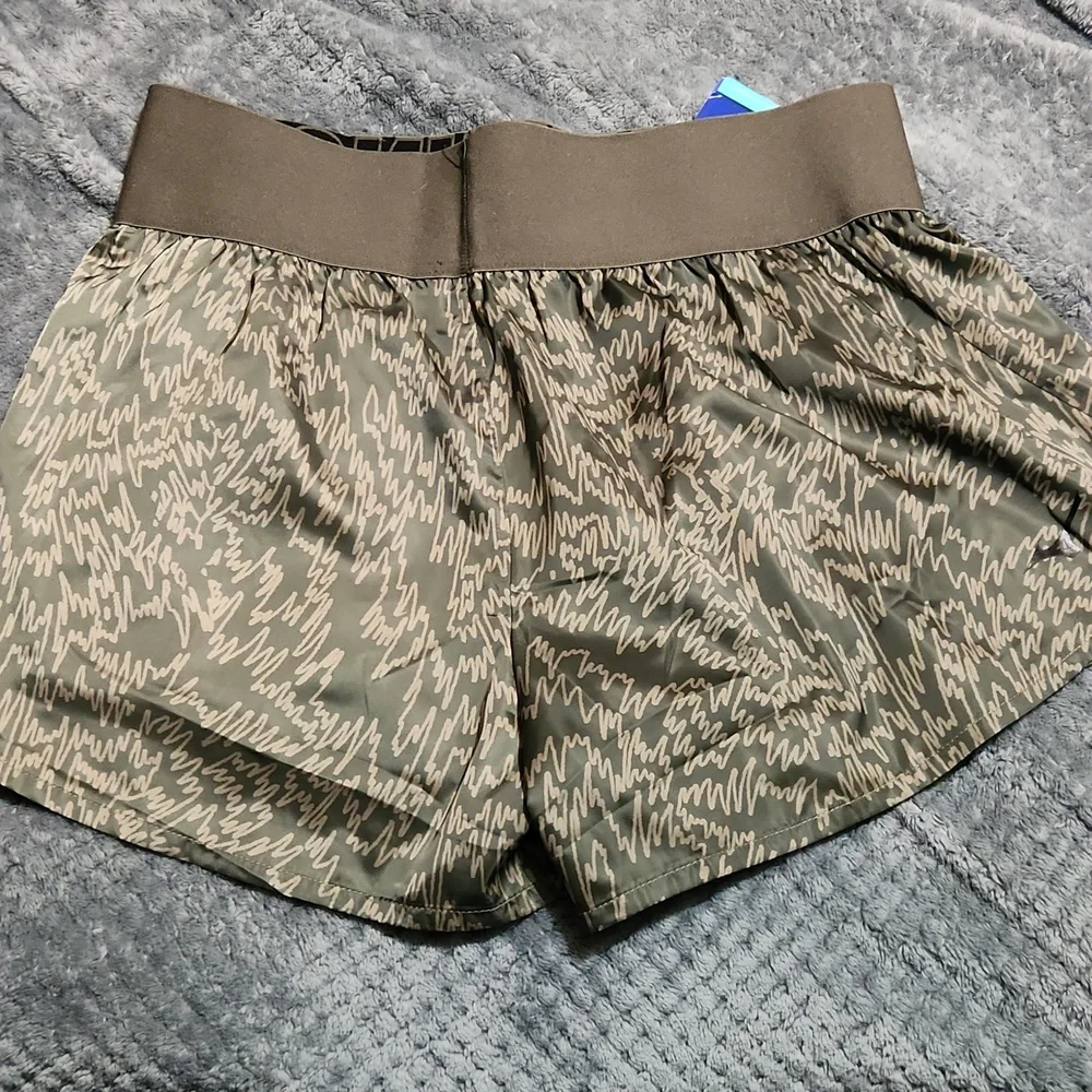 Mizuno Ronda Rousey - Picture 2 of 2